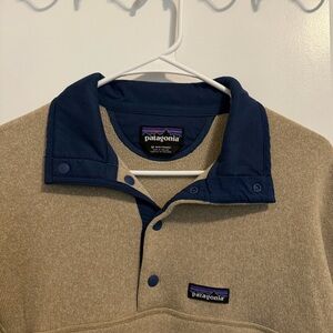Patagonia Beige and Navy Fleece Pullover